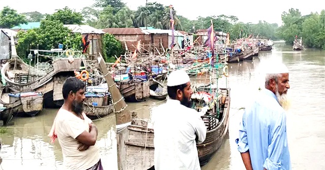 ভোল‍ায় চরে প্রসববেদনা মানেই আতঙ্ক, খেয়া না পেলে অনিশ্চিত জীবন