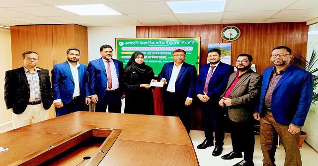  মাত্র ৬০ হাজার টাকায় সাড়ে ৫ লাখ ৫১ হাজার ১৫০ টাকার বীমা দাবি পরিশোধ করল এনআরবি ইসলামিক লাইফ