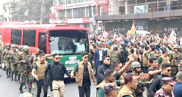 তারেক রহমান এলেন, নেতাকর্মীদের আবেগে ভাসালেন