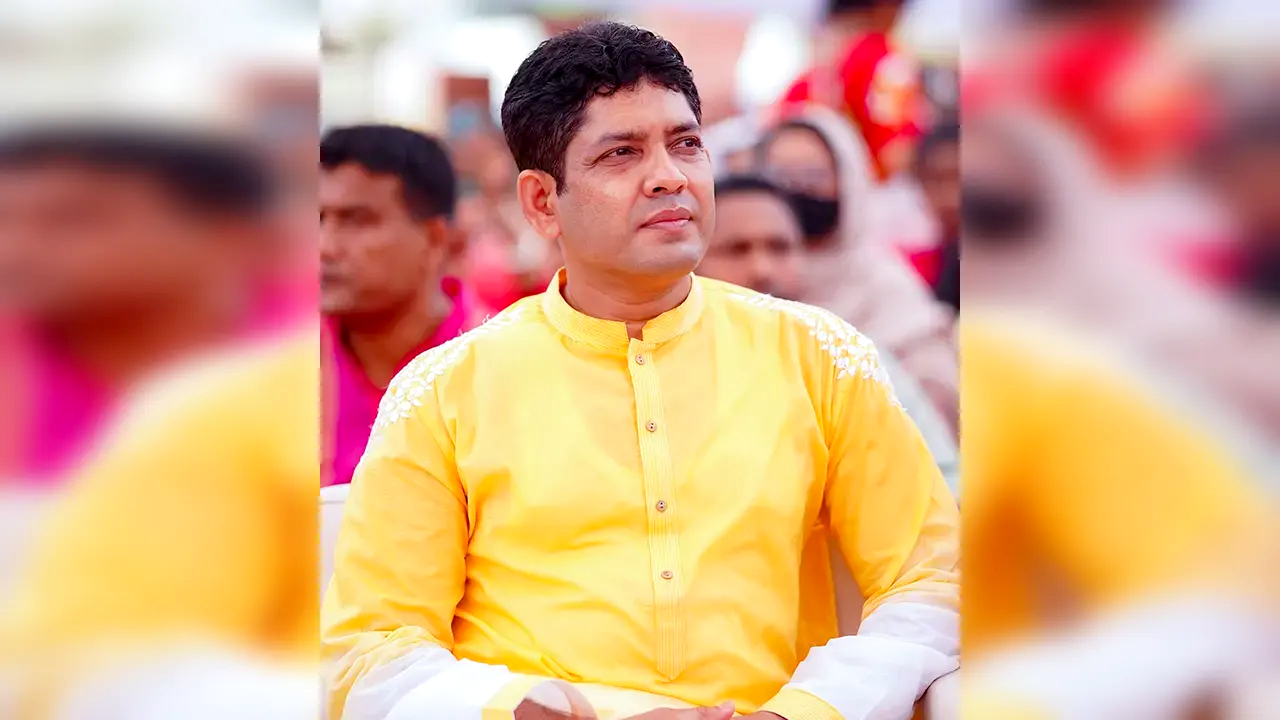 নারীর সঙ্গে অন্তরঙ্গ ভিডিও প্রকাশের পর শরীয়তপুরের ডিসি ওএসডি
