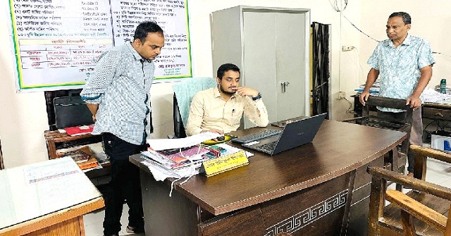 বরিশালে ভূমি অফিসের দুই কর্মকর্তাকে শোকজ 