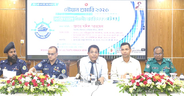 সমুদ্রে ঝড় থেকে জেলেদের রক্ষায় ওয়াকিটকি ও মোবাইল ফোন দেওয়া হবে: বিভাগীয় কমিশনার 