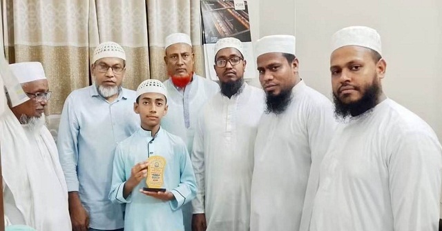 কুরআন প্রতিযোগিতায় পুরস্কৃত হলেন এ্যাডভোকেট নেহাল হোসেন হাফিজী ও নূরানী মাদ্রাসার শিক্ষার্থী নাফিউ ইসলাম