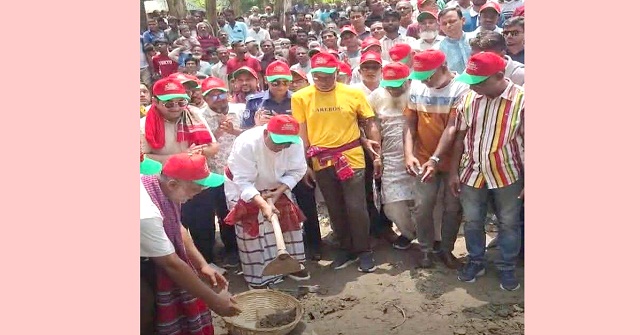 গুঠিয়ায় খাল খনন কর্মসূচির উদ্বোধন 