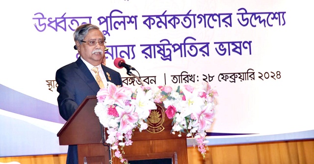 সাধারণ মানুষ এখনো থানায় যেতে ভয় পায়: রাষ্ট্রপতি