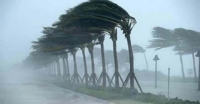 দুপুরের মধ্যে ঝড়ের আশঙ্কা, বরিশালসহ ১৮ জেলায় সতর্কসংকেত