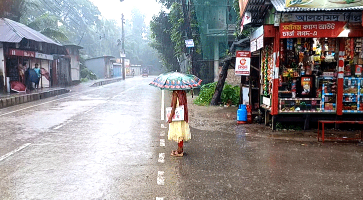 চারদিনের টানা বর্ষণে ভোলায় বিপর্যস্ত জনজীবন 