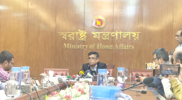 নারী কনস্টেবলের গোপন ভিডিও ফাঁস, প্রেমিক আটক