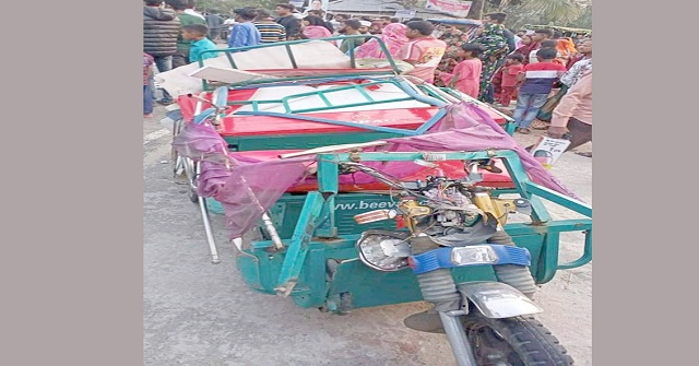 প্লাস্টিক দূষণ বন্ধে পথসভা ও ডাস্টবিন স্থাপন