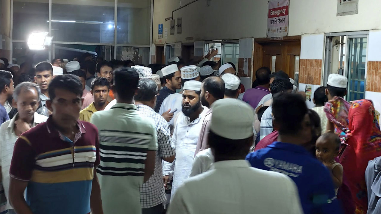 ভোলায় ঘরে ঢুকে মসজিদের খতিবকে কুপিয়ে হত্যা