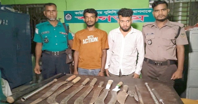 বরিশালে ড্রাম থেকে ১৪ অস্ত্র উদ্ধার, কিশোর গ্যাংয়ের ২ সদস্য আটক 