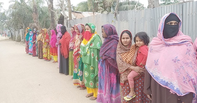  কলাপাড়ায় উচ্ছেদ আতংকে নির্ঘুম রাত কাটাচ্ছে অর্ধশত অসহায় পরিবার