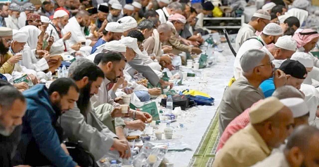 মসজিদে নববীতে ১০ দিনে ২৯ লাখের বেশি ইফতার বিতরণ