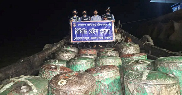  ভোলায় মেঘনায় ট্রলার থেকে সাড়ে ৪ হাজার লিটার পেট্রোল উদ্ধার