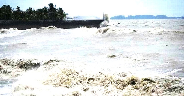 সাগরে লঘুচাপ, সমুদ্রবন্দরে ৩ নম্বর সতর্ক সংকেত বহাল