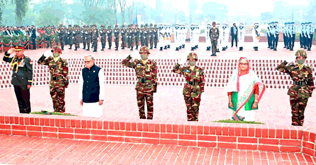 জাতীয় স্মৃতিসৌধে রাষ্ট্রপতি ও প্রধানমন্ত্রীর শ্রদ্ধা