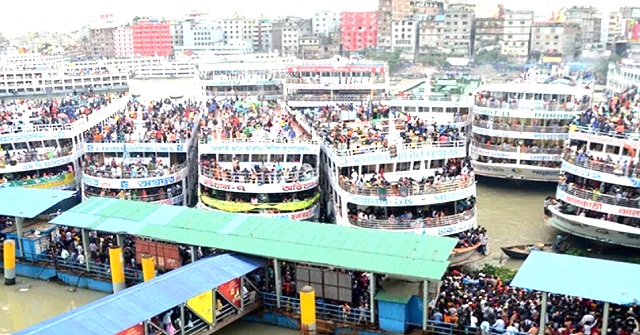 সদরঘাটে দক্ষিণাঞ্চলগামী ঘরমুখো মানুষের ঢল, প্রস্তুত ১৭৫ লঞ্চ