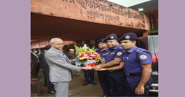 খালেদা জিয়াকে নেয়া হচ্ছে হাসপাতালে