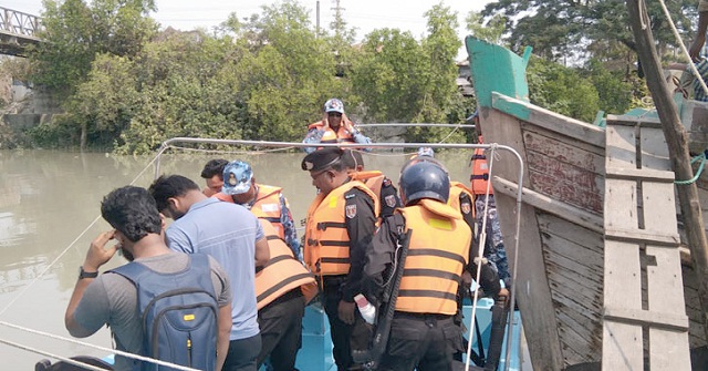 খোঁজ মেলেনি সাগরে ঝাঁপ দেওয়া সেই ৯ জেলের