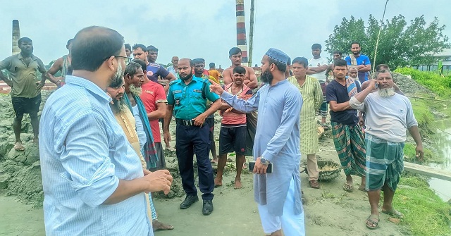 বাবুগঞ্জে মাটি কাটার অপরাধে ৩ ইট ভাটাকে জরিমানা 
