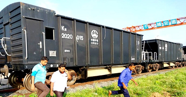 এবার পাথর নিয়ে ট্রেন চলল পদ্মা সেতুতে