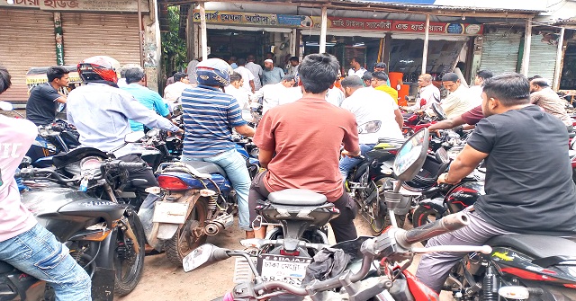 দৌলতখানে জ্বালানি তেল কালোবাজারে বিক্রির অভিযোগ