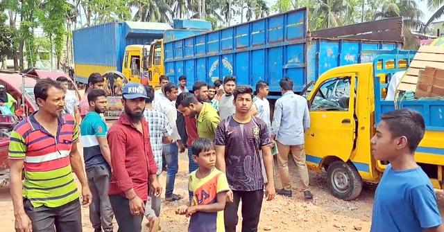 ঝালকাঠিতে সড়ক দুর্ঘটনায় নারীর মৃত্যু, আহত ৪