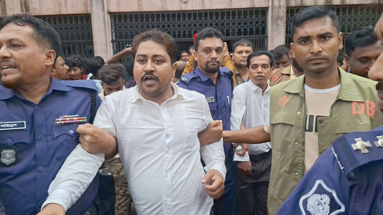 বরগুনায় বিএনপির কার্যালয় ভাঙচুরের মামলায় ১২ আইনজীবী কারাগারে