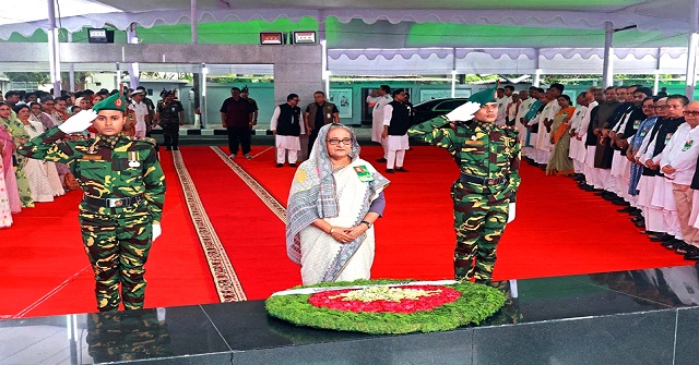 ঐতিহাসিক ছয় দফা দিবসে বঙ্গবন্ধুর প্রতিকৃতিতে প্রধানমন্ত্রীর শ্রদ্ধা