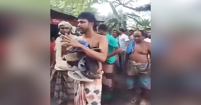 বানারীপাড়ায় নবীকে কটূক্তির অভিযোগে যুবককে জুতার মালা