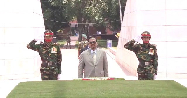 জিয়াউর রহমান ও খালেদা জিয়ার কবরে ভারপ্রাপ্ত রাষ্ট্রপতির শ্রদ্ধা