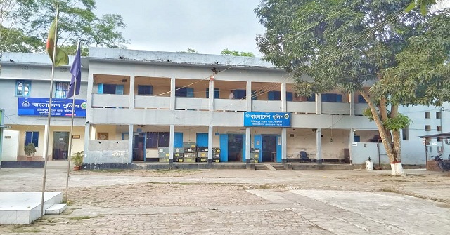 উজিরপুরে লাশবাহী অ্যাম্বুলেন্স ও বাসের সংঘর্ষে পথচারী নিহত