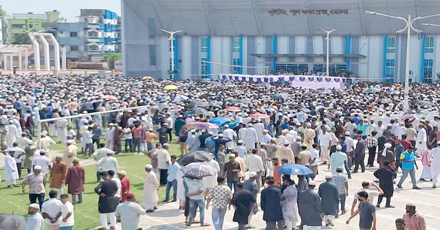 ভোলায় তোফায়েল আহমেদের জানাজায় মানুষের ঢল