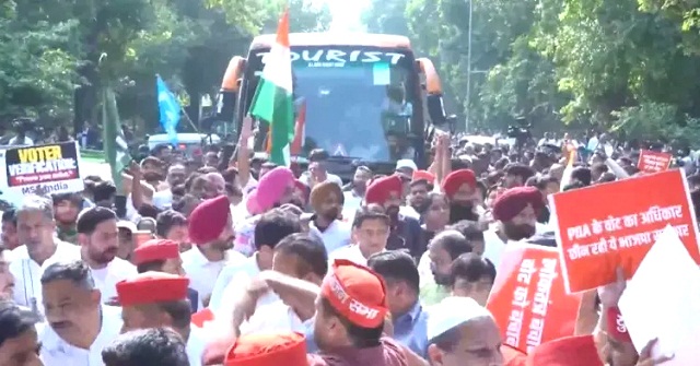  রাহুলের নেতৃত্বে সুপ্রিম কোর্ট অভিমুখে হাজারও মানুষ, যোগ দিলেন নেহাও