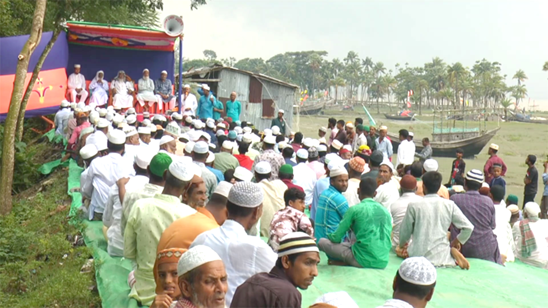 ইলিশের জন্য মেঘনার তীরে দোয়া-মোনাজাত ও কোরআন খতম