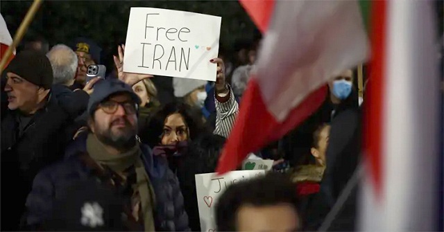 বিক্ষোভে উত্তাল ইরানে নিহত ৫৮