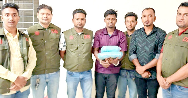 আমতলীতে দেড় কেজি গাঁজাসহ মাদক ব্যবসায়ী গ্রেফতার