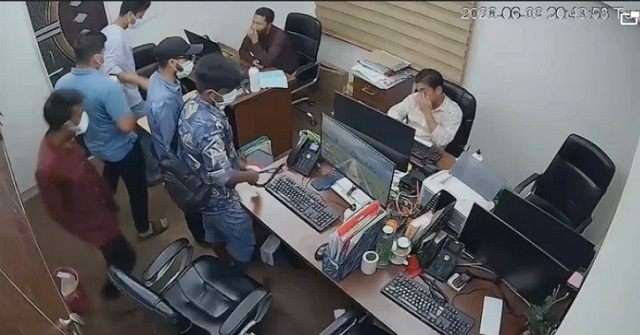 মোহাম্মদপুরে ডট ইন্টারনেটের করপোরেট কার্যালয়ে হামলা-লুটপাট, আহত ২  