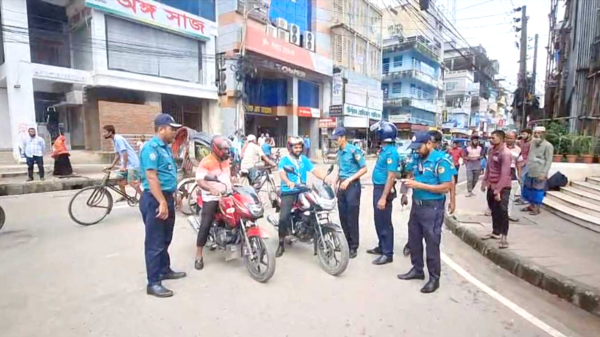 বরিশালে নিরাপত্তা জোড়দার, বসানো হয়েছে ১৩টি চেকপোস্ট