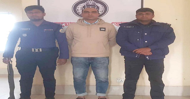লালমোহনে গ্রাহকের টাকা আত্মসাৎ, এজেন্ট আটক