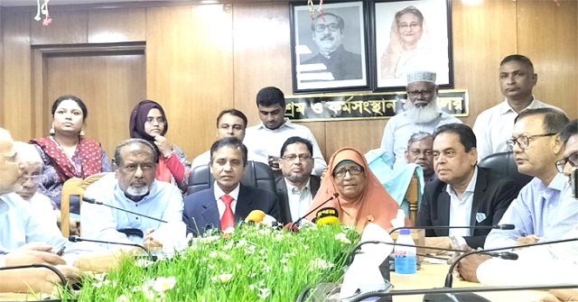 পোশাকশ্রমিকদের ন্যূনতম মজুরি সাড়ে ১২ হাজার টাকা নির্ধারণ