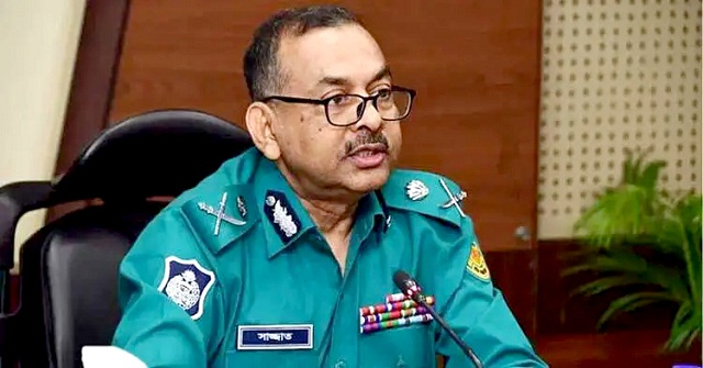 আগুন-ককটেল হামলাকারীকে গুলির নির্দেশ ডিএমপি কমিশনারের