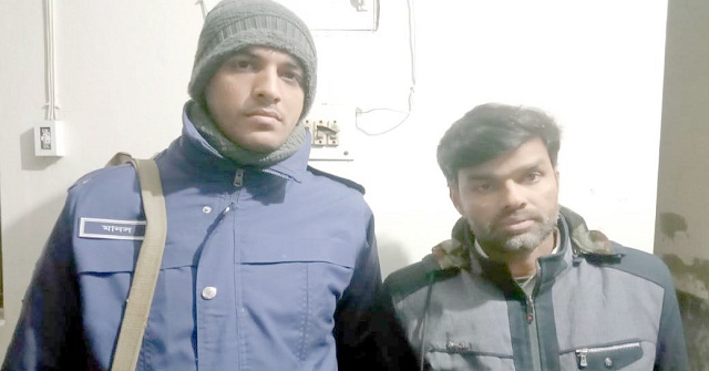 মঠবাড়িয়ায় সন্ত্রাসী সেকান্দার গ্রেফতার 