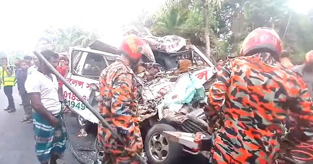 ফরিদপুর-বরিশাল মহাসড়কে বাস ও অ্যাম্বুলেন্সের মুখোমুখি সংঘর্ষে নিহত ৫