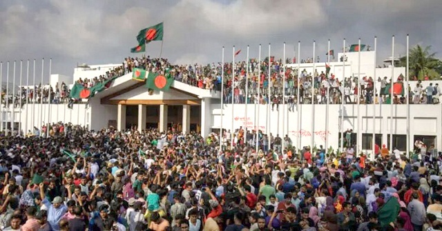 গণ-অভ্যুত্থান দিবসে শহীদ পবিবার ও জুলাই যোদ্ধাদের সংবর্ধনা দেবে সরকার