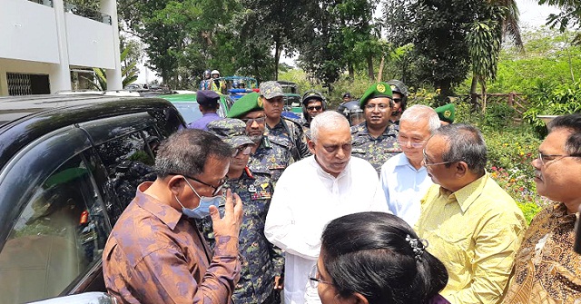 কোনো অস্ত্রধারী সন্ত্রাসীকে ছাড় দেওয়া হবে না: স্বরাষ্ট্রমন্ত্রী