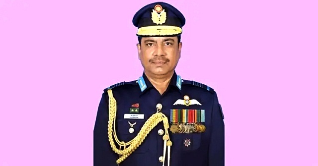 দুর্নীতির মামলায় বিমানবাহিনীর সাবেক প্রধান কাতারে গ্রেফতার