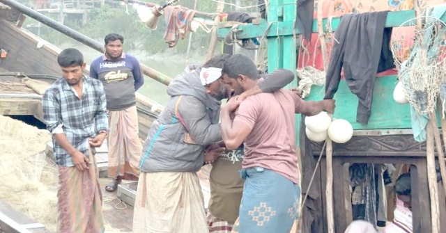 বঙ্গোপসাগরে জেলেদের দুপক্ষের মধ্যে সংঘর্ষে আহত ৪, নিখোঁজ ২