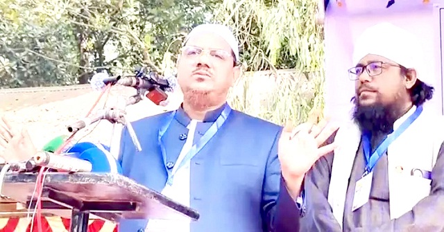 জামায়াত আমির বেপর্দা নারীদের পাশে বসিয়ে সেলফি তোলেন: চরমোনাই পীর