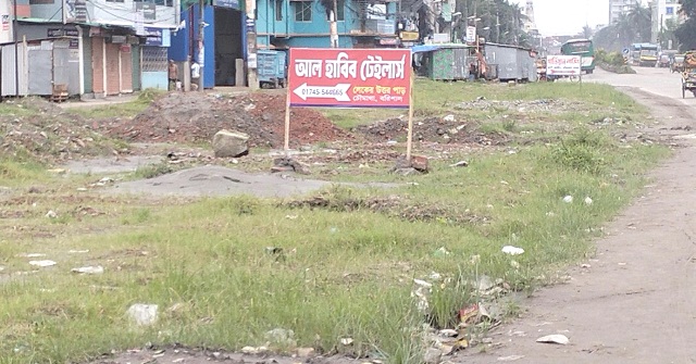 ঢাকা-বরিশাল মহাসড়কের পাশে উচ্ছেদ হওয়া পার্কের জায়গা দখলের চেষ্টা